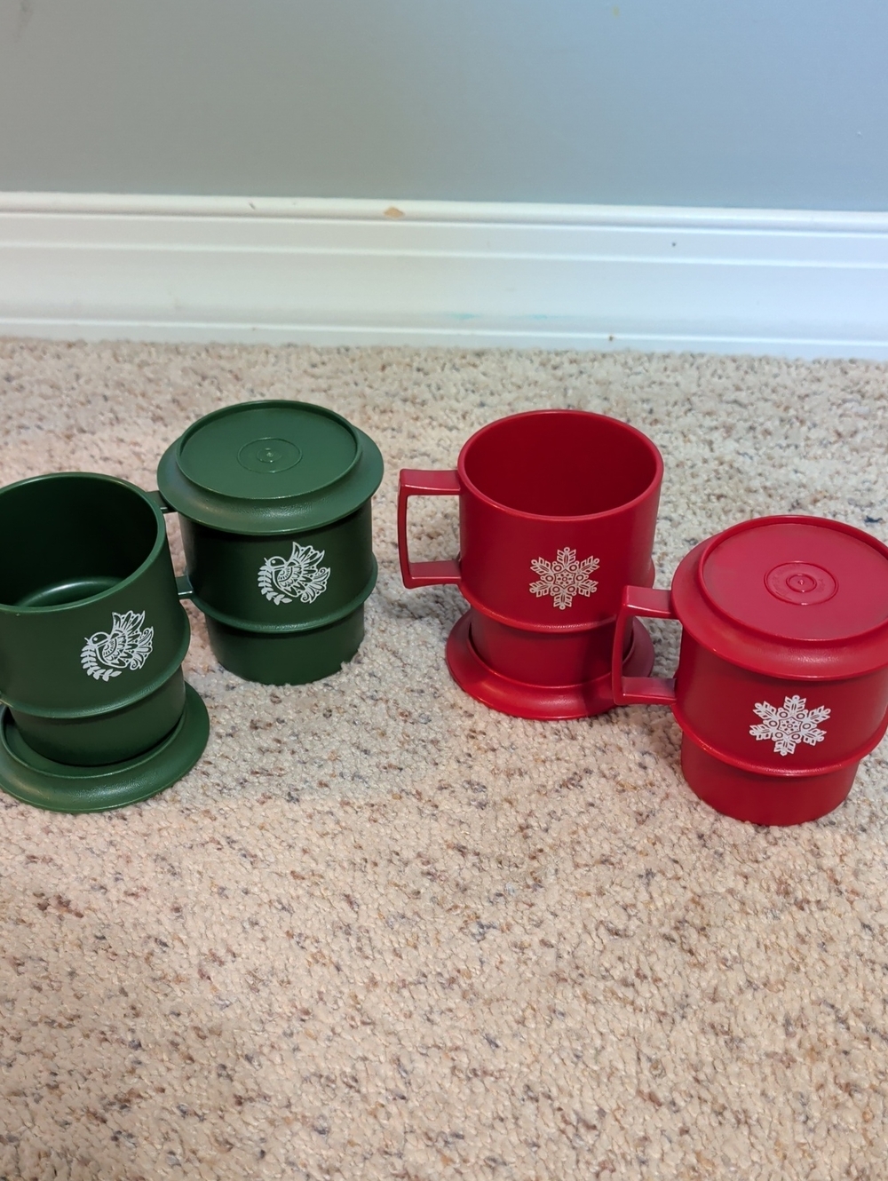 vintage Tupperware Christmas stacking mugs with Lid/Coasters
